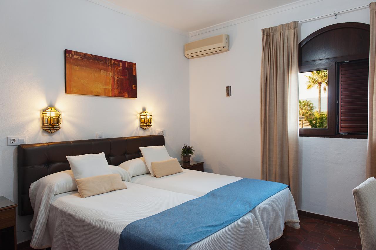 La Codorniz Hotel Tarifa Bagian luar foto