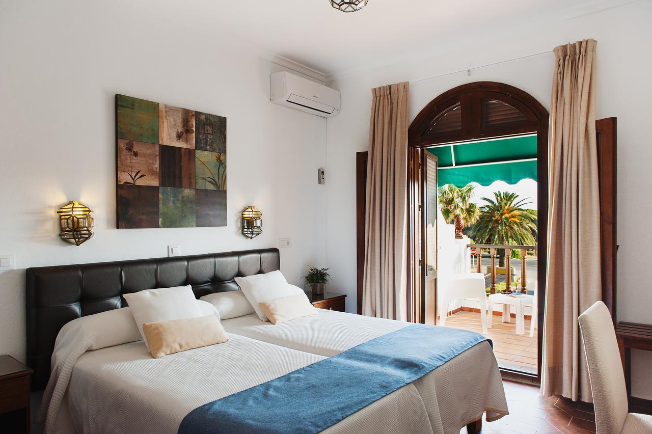 La Codorniz Hotel Tarifa Bagian luar foto